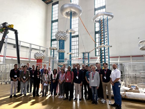 Gruppenbild in Testhalle