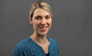 A portrait photo of student counselor Antonia Zacharias-Weihs is shown. 