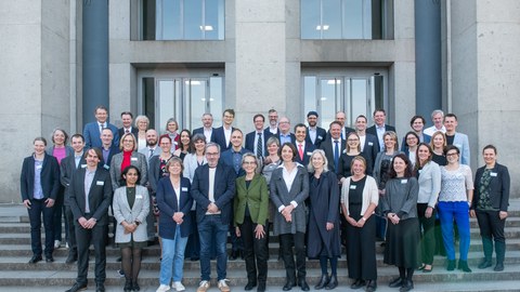 Foto der im Jahr 2024 neuberufenen Professorinnen und Professoren