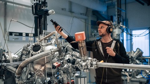 Unveiling the new name ctd.qmat with cluster spokespersons Ralph Claessen (left) and Matthias Vojta (third from left). 