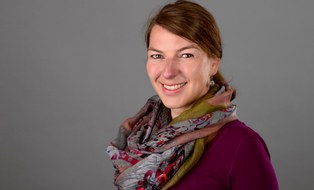 A portrait photo of student counselor Kira Marschner is shown.