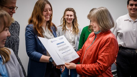 Studierende des Projekts Querverbindung erhalten den Studentischen Lehrpreis 