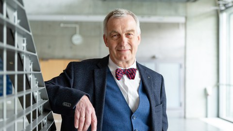 Portraitfoto von Prof. Dr. Erler