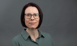 You can see a portrait photo of team assistant Antje Linke.