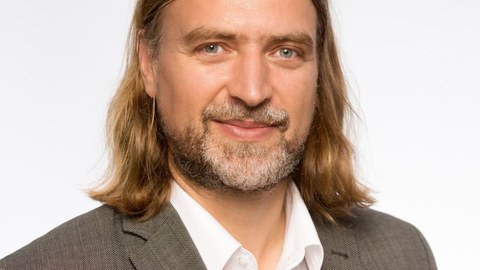 Portrait photo of Dr. Josef Goldberger