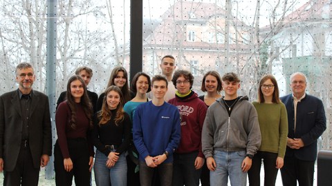 MINT-Stipendiat:innen 2023 der GFF mit Professor Michael Kobel und Professor Manfred Curbach