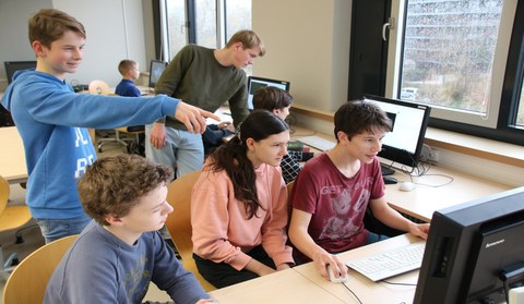 Students in the student computer centre at TUD.